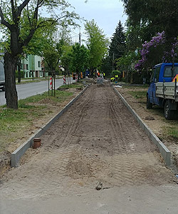 Pruszków, umieszczenie krawężników chodnika